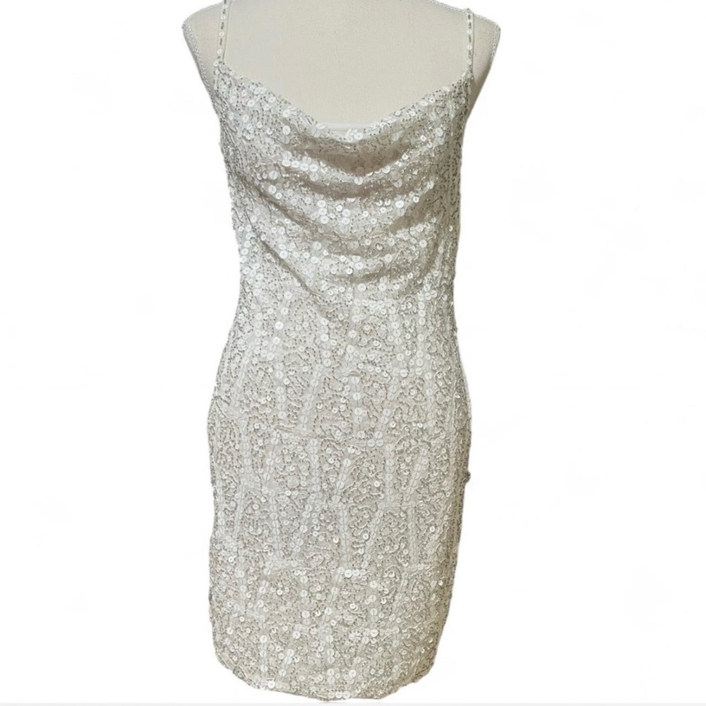 Women's Sleeveless Fully Beaded and Sequenced White Dress Size 0 Wedding